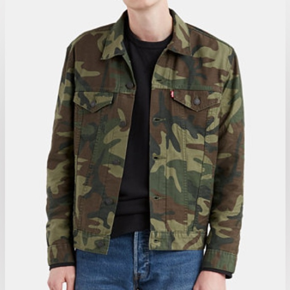 Levi’s Camo Trucker Jacket‎ Size Medium